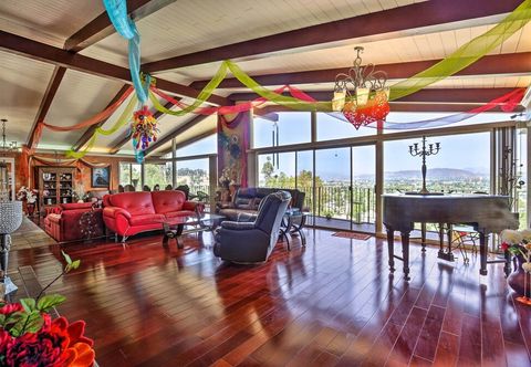 อื่นๆ Colorful El Cajon Gem: Deck, Garden & Valley Views