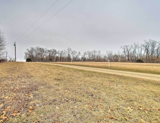 อื่นๆ 2 Updated Missouri Cabin Rental on Large Farm