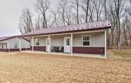 อื่นๆ 3 Updated Missouri Cabin Rental on Large Farm