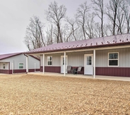 Lain-lain 3 Updated Missouri Cabin Rental on Large Farm