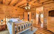 อื่นๆ 2 Bryson City Cabin w/ Private Yard & Hot Tub!