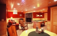 Others 2 Upscale Fryeburg Cabin: Hot Tub + Billiards Table!