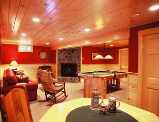 Others 2 Upscale Fryeburg Cabin: Hot Tub + Billiards Table!