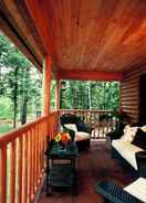 Imej utama Upscale Fryeburg Cabin: Hot Tub + Billiards Table!