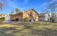 Lainnya 3 Lake Waccamaw Home w/ Fenced Yard & Shared Pier!