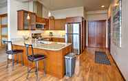 Others 3 Breezy Lake Chelan Condo w/ Pool & Hot Tub Access!