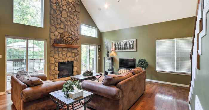 Others Lakefront Blue Eye Cottage w/ Hot Tub & Fire Pit!