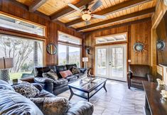 Others 4 Pet-friendly Grants Pass Home w/ Hot Tub!