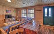 อื่นๆ 3 Rustic Madison 'treehouse' Cabin With Game Room!