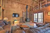 อื่นๆ Rustic Madison 'treehouse' Cabin With Game Room!