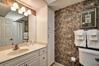 อื่นๆ 4 Indian Shores Condo w/ 2 Balconies & Pool Access!