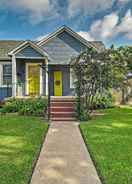 Imej utama Cozy Texas Cottage 1/2 Mile to Downtown!