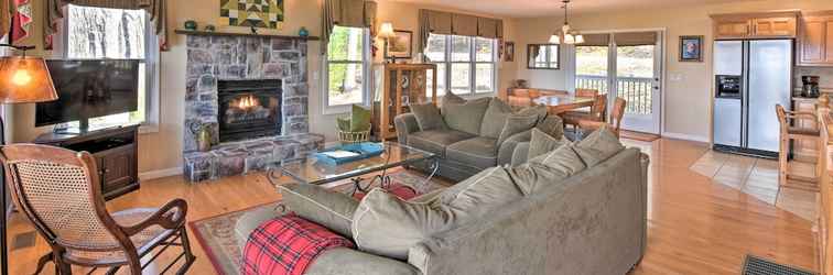 Lain-lain Secluded Retreat w/ Porch & Stunning Valley Views