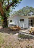 Imej utama Charming Mid-century House - Just Steps to Lake!