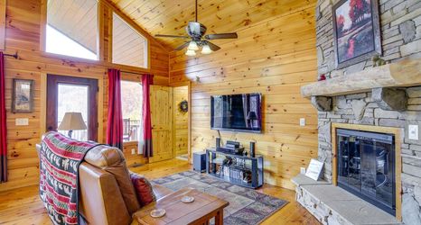 Others 2 Gatlinburg Couples Getaway w/ Hot Tub, Fireplace!
