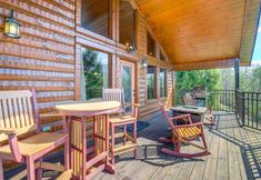 Others 4 Gatlinburg Couples Getaway w/ Hot Tub, Fireplace!