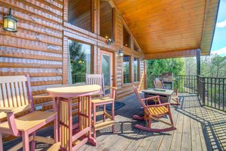 Others 4 Gatlinburg Couples Getaway w/ Hot Tub, Fireplace!