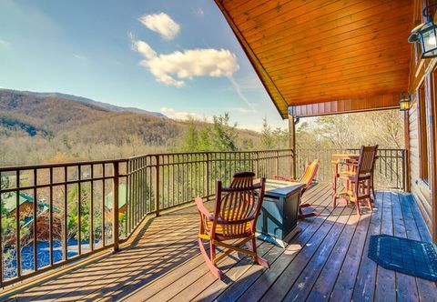 Others Gatlinburg Couples Getaway w/ Hot Tub, Fireplace!