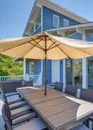 Imej utama Westhampton Beach Home w/ Deck + Ocean Views!