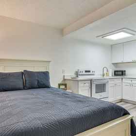 Primary image 1 Bright Gulf Coast Escape - 8 Mi to Johns Pass!, Hotel Pinellas County