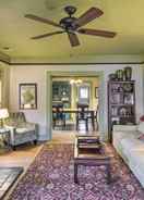 บริเวณนั่งเล่น Charming Oroville Farmhouse, Walk to Dtwn!