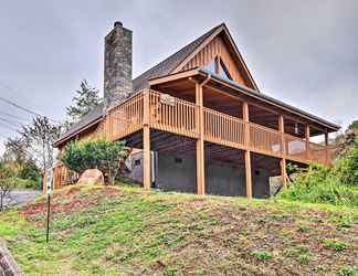 Lainnya 2 Homey Sevierville Cabin w/ Deck Near Pigeon Forge!