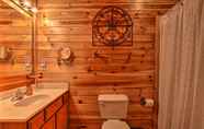 Others 4 Homey Sevierville Cabin w/ Deck Near Pigeon Forge!