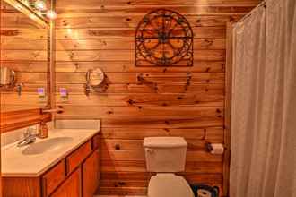 Others 4 Homey Sevierville Cabin w/ Deck Near Pigeon Forge!