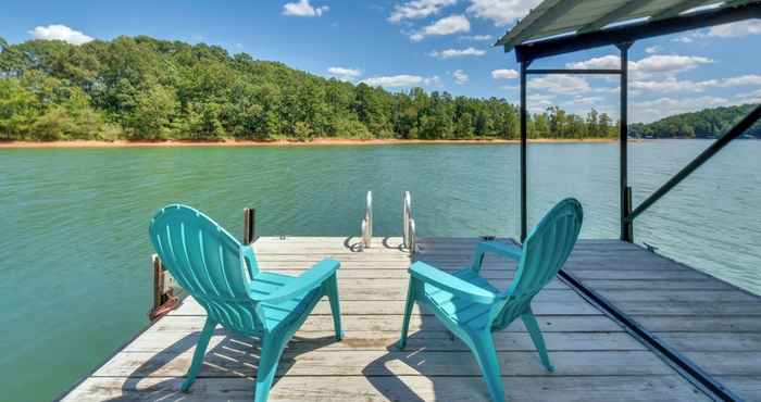 Lain-lain Spacious Lake Hartwell Home w/ Private Boat Dock!