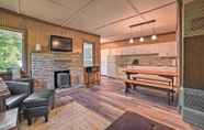 Lainnya 7 Comfy Burt Lake Abode - On-site Lake Access!