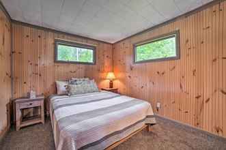 Lainnya 4 Comfy Burt Lake Abode - On-site Lake Access!