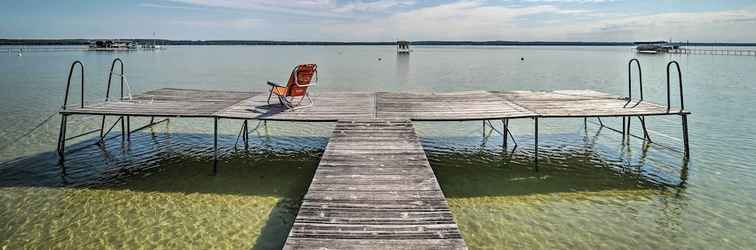 Khác Comfy Burt Lake Abode - On-site Lake Access!