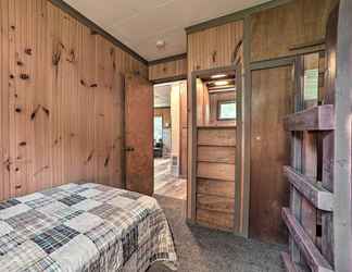 Khác 2 Comfy Burt Lake Abode - On-site Lake Access!