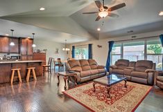 Khác 3 Cozy Home w/ Yard ~ 3 Mi to Downtown Medford!