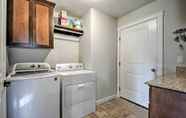Others 4 Cozy Home W/yard - 3 Mi. to Downtown Medford!