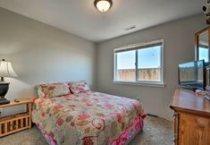 Khác 5 Cozy Home w/ Yard ~ 3 Mi to Downtown Medford!