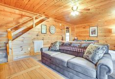 Others 7 2-tier Deck & Hot Tub: Quiet Sevierville Cabin
