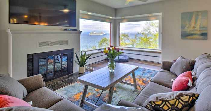 Others Chic Port Angeles Home w/ Oceanfront Balcony!