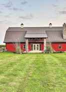 Imej utama Charming Jeffersonville Barndominium w/ Fire Pit!