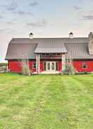 Imej utama Charming Jeffersonville Barndominium w/ Fire Pit!