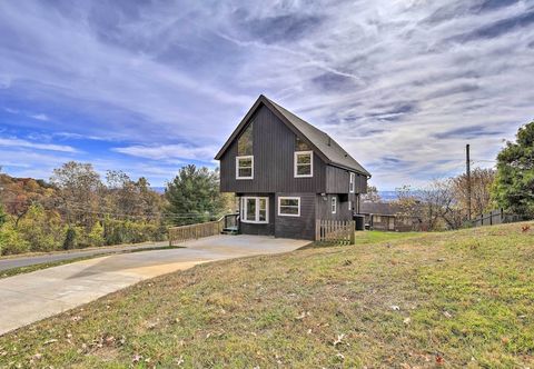 Others Updated Kingsport Home w/ Deck + Mtn Views!