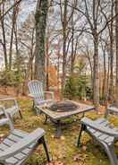 Imej utama Lake Barkley Home With Fire Pit & Private Dock!