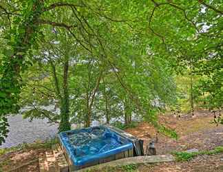 Lainnya 2 Lakefront Six Mile Retreat w/ Hot Tub & Dock!