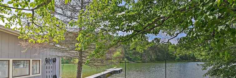 Lainnya Lakefront Six Mile Retreat w/ Hot Tub & Dock!