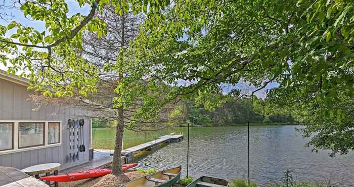 Lainnya Lakefront Six Mile Retreat w/ Hot Tub & Dock!