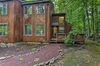 Others Contemporary Poconos Townhome - Ski & Swim!