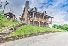 Others Log Cabin w/ Hot Tub + Games, 5 Mi to Pigeon Forge