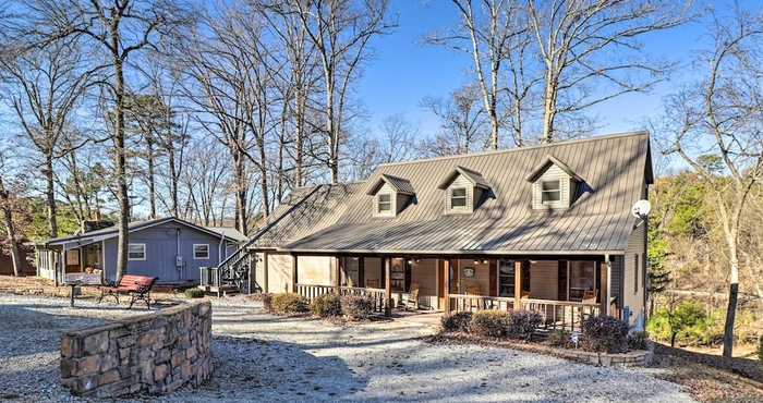 Lain-lain The Captains Quarters in Rogers w/ Covered Porch!