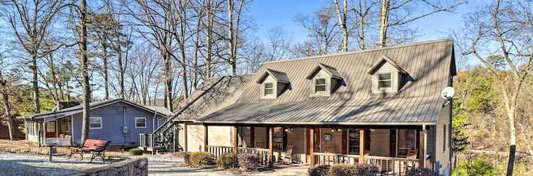 Others The Captains Quarters in Rogers w/ Covered Porch!