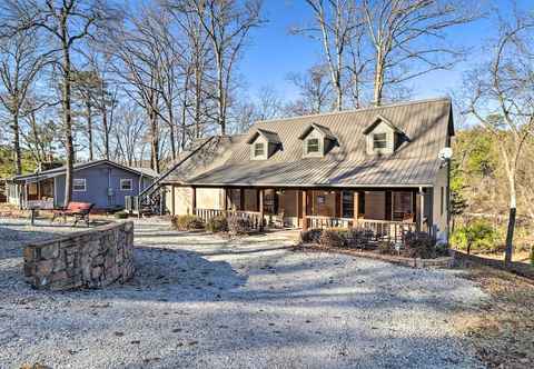 Others The Captains Quarters in Rogers w/ Covered Porch!